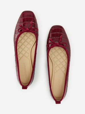Anastasia Embossed Leather Flats in Crocodile