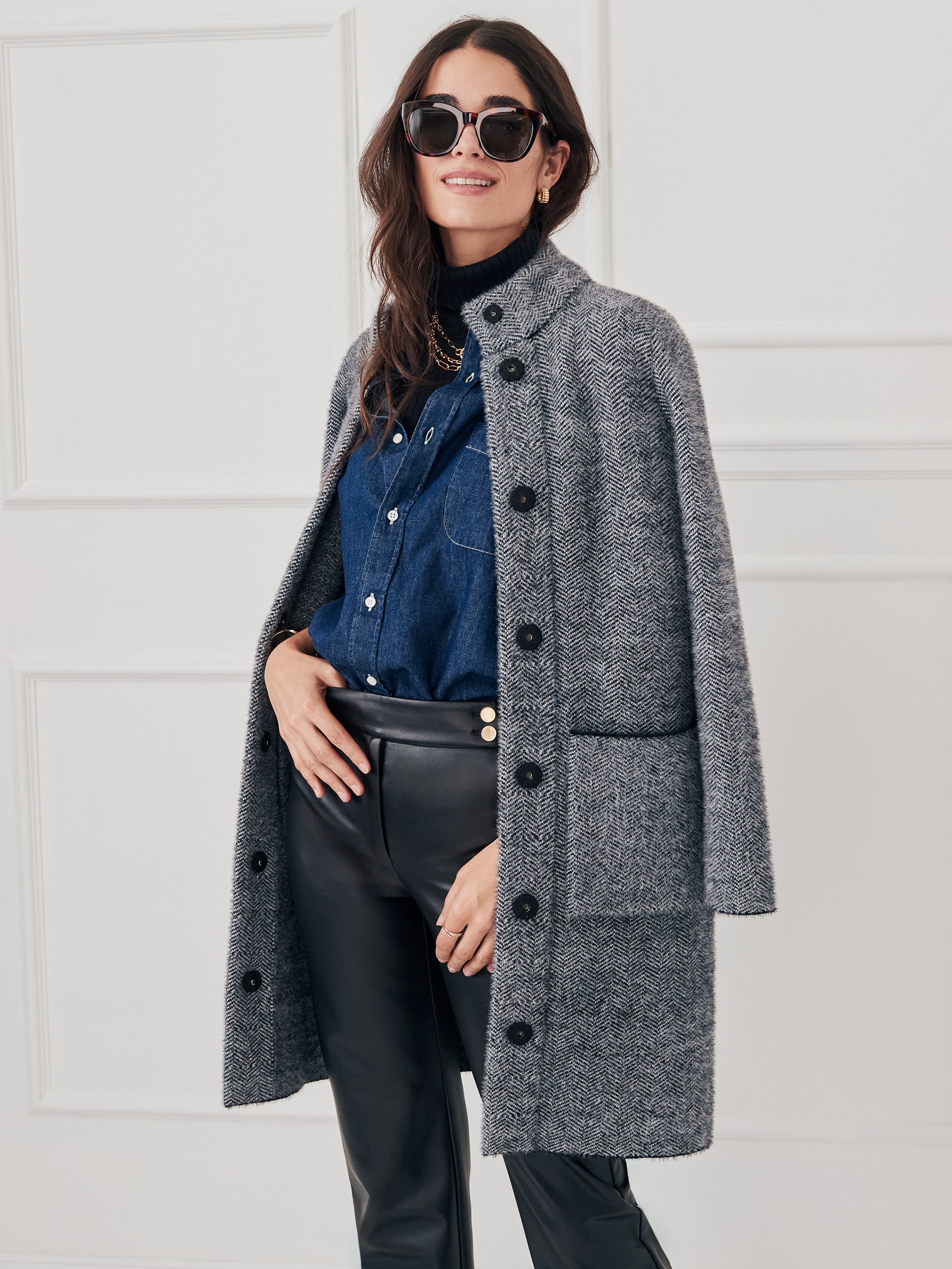 anisa_0232221022_leather_black_tripp_0231722606_black_off_white_1612_4fdd4774-9def-4a5b-9c85-110d3bcd3911-4