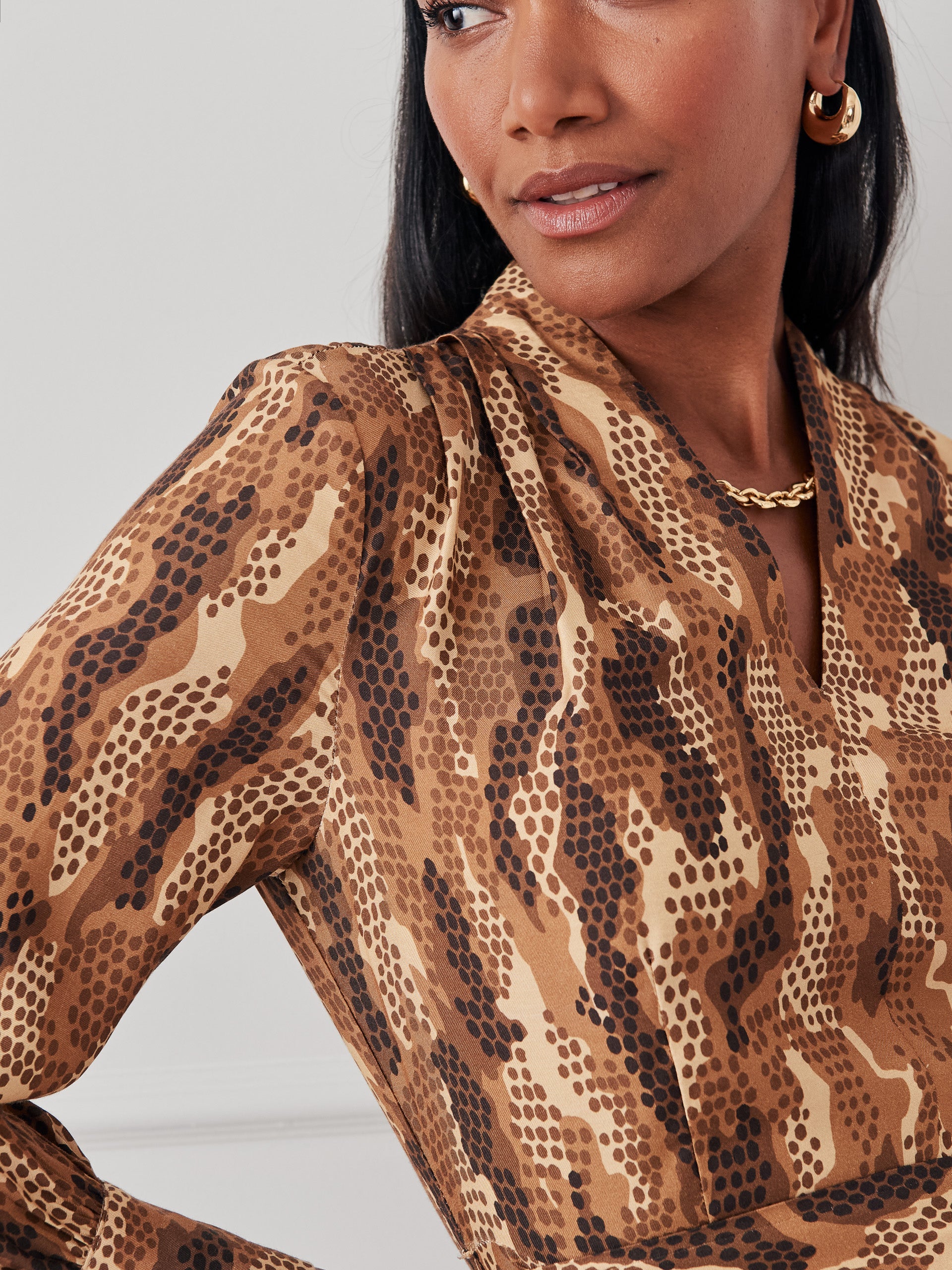 portia_0230026353_grasslands_camel_black_0056